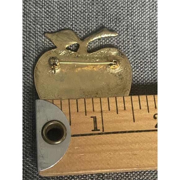 Vintage Enamel Red Apple Brooch Pin Rhinestone Teacher New York - Picture 4 of 5